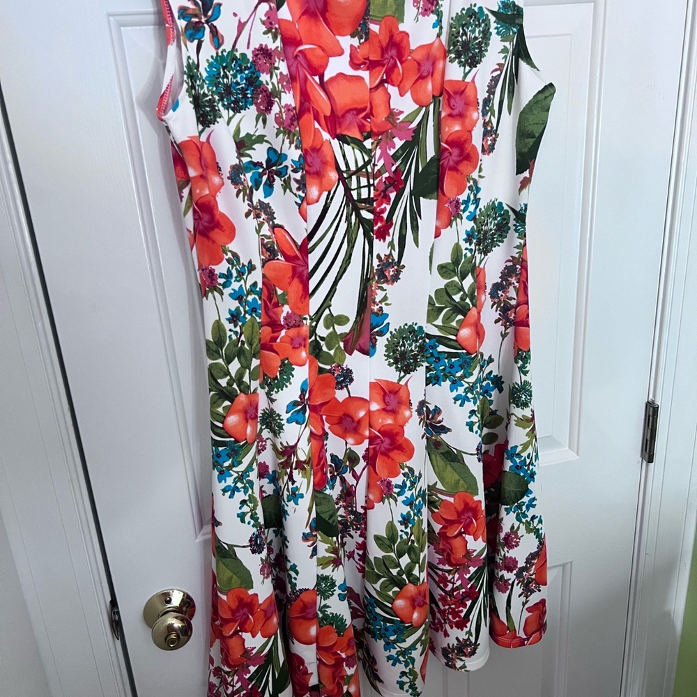 🌺 Elegant Luxurious Floral 🌺 Sleeveless Dress (Only 2) Sizes 10 + 18